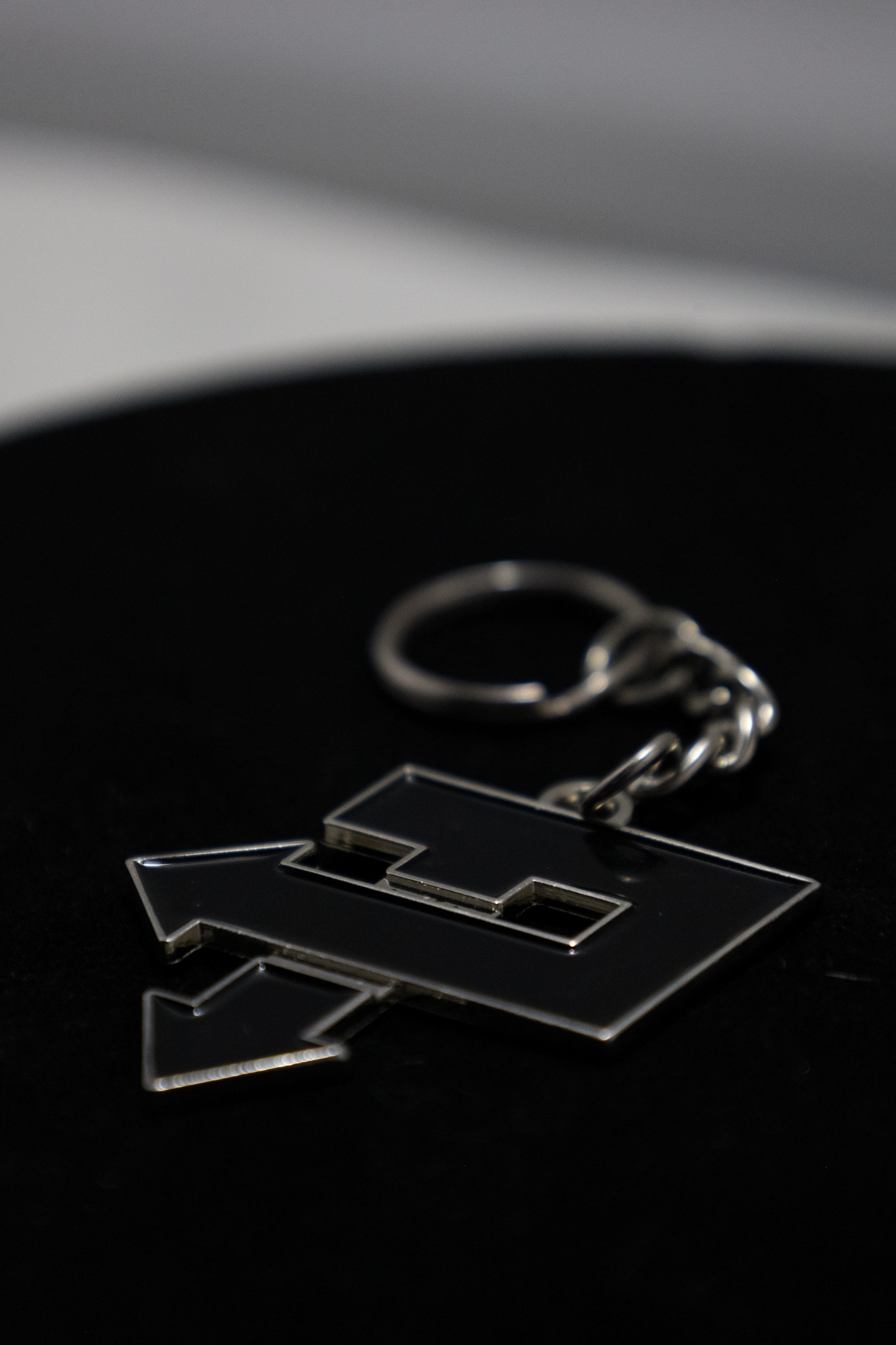 ミュージシャン POINTLESS JOURNEY LOGO KEY CHAIN Black Buy Never Lost Keychain, Grey/Green, BLACK/WHITE/SILVER
